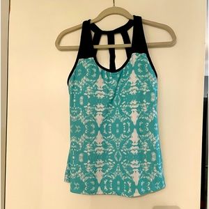 Fabletics yoga top and black yoga pants